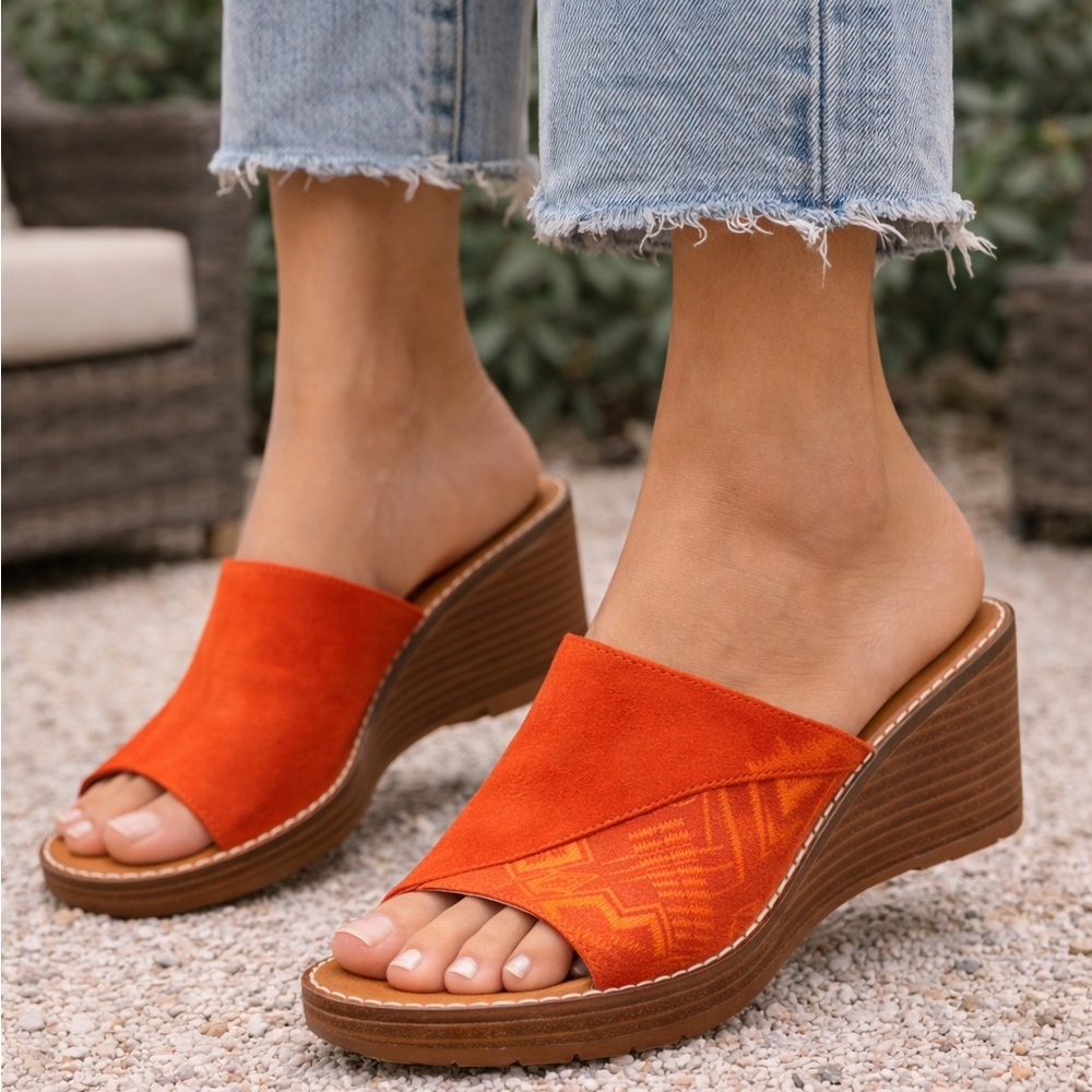 Pendleton Orange Wedge Mules – Size 9